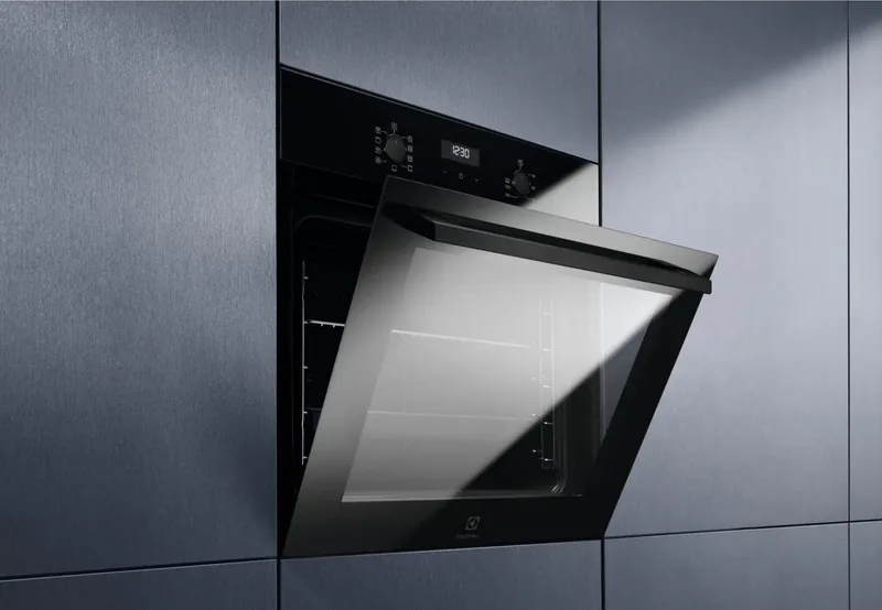 Electrolux EOF5C50BZ integreeritav elektriahi 65L must