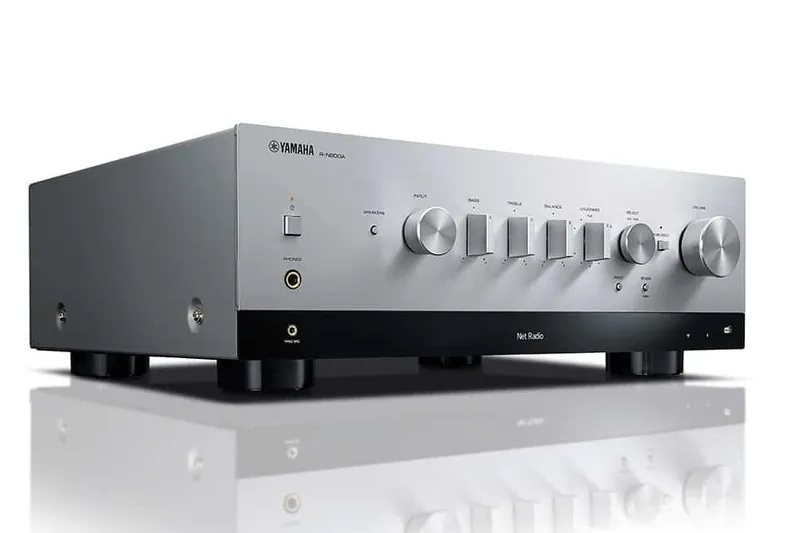 Yamaha R-N800A hõbedane ressiiver 2.1, MusicCast, 100W+100W